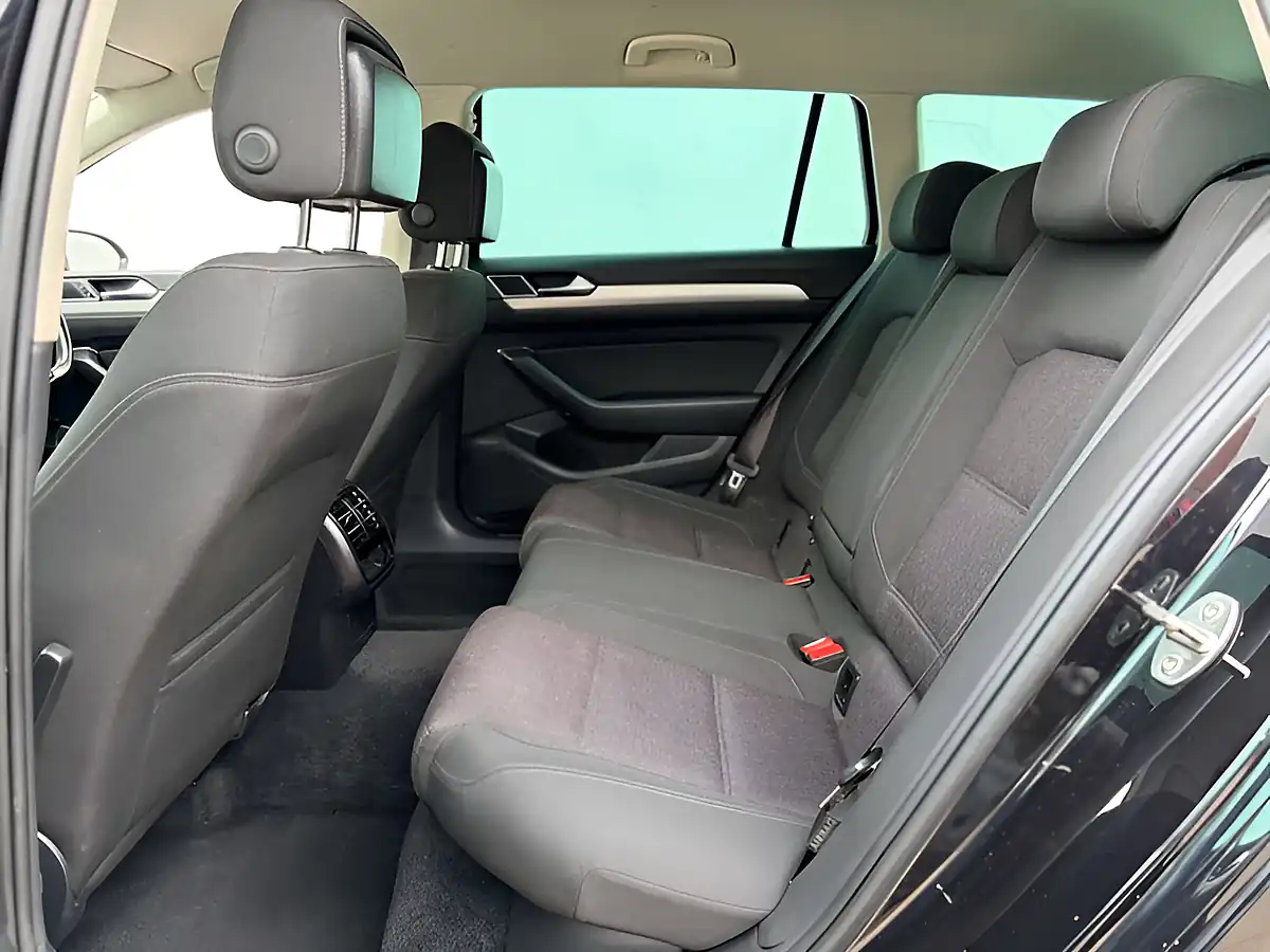 Used 2016 Volkswagen Passat Se Business Deep Black - Interior and Exterior details 17