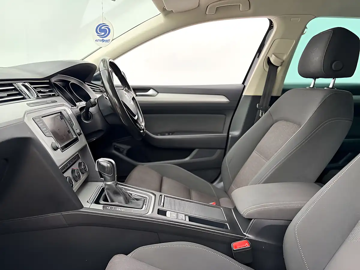 Used 2016 Volkswagen Passat Se Business Deep Black - Interior and Exterior details 18