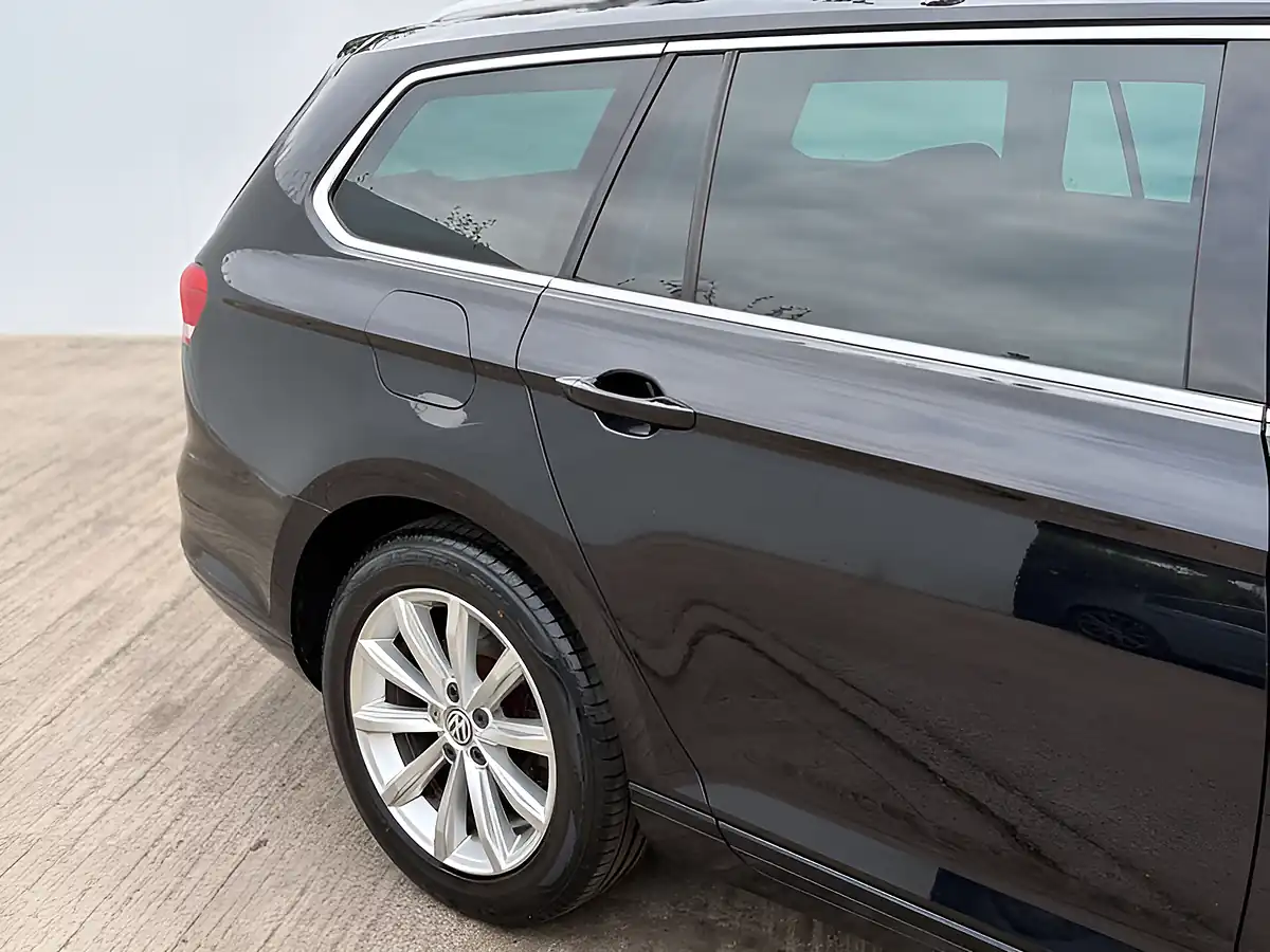 Used 2016 Volkswagen Passat Se Business Deep Black - Interior and Exterior details 3