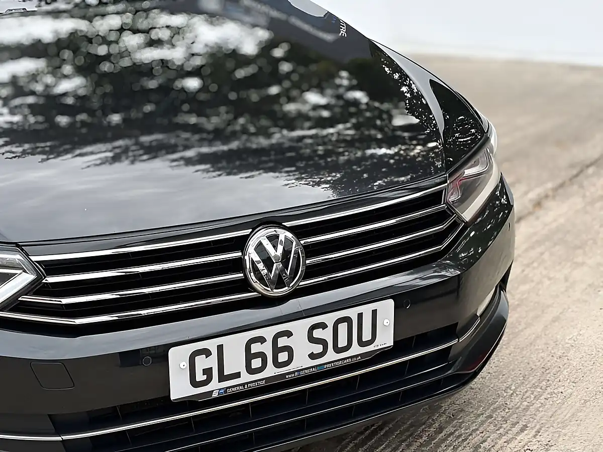 Used 2016 Volkswagen Passat Se Business Deep Black - Interior and Exterior details 5
