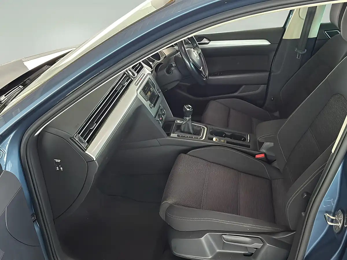 Used 2016 Volkswagen Passat Se Business Edition Blue - Interior and Exterior details 6