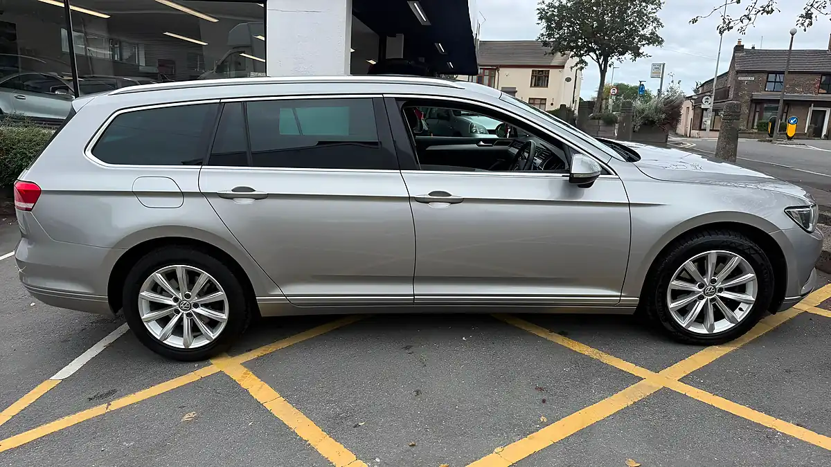Used 2016 Volkswagen Passat Se Business Silver - Interior and Exterior details 10