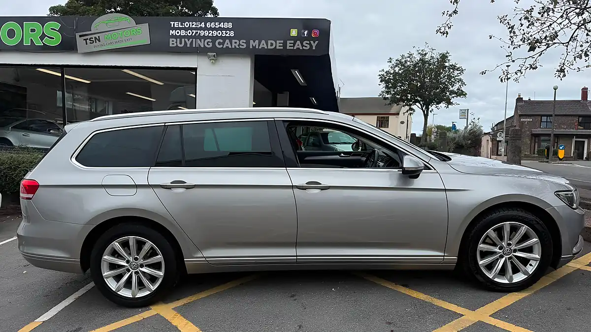 Used 2016 Volkswagen Passat Se Business Silver - Interior and Exterior details 11