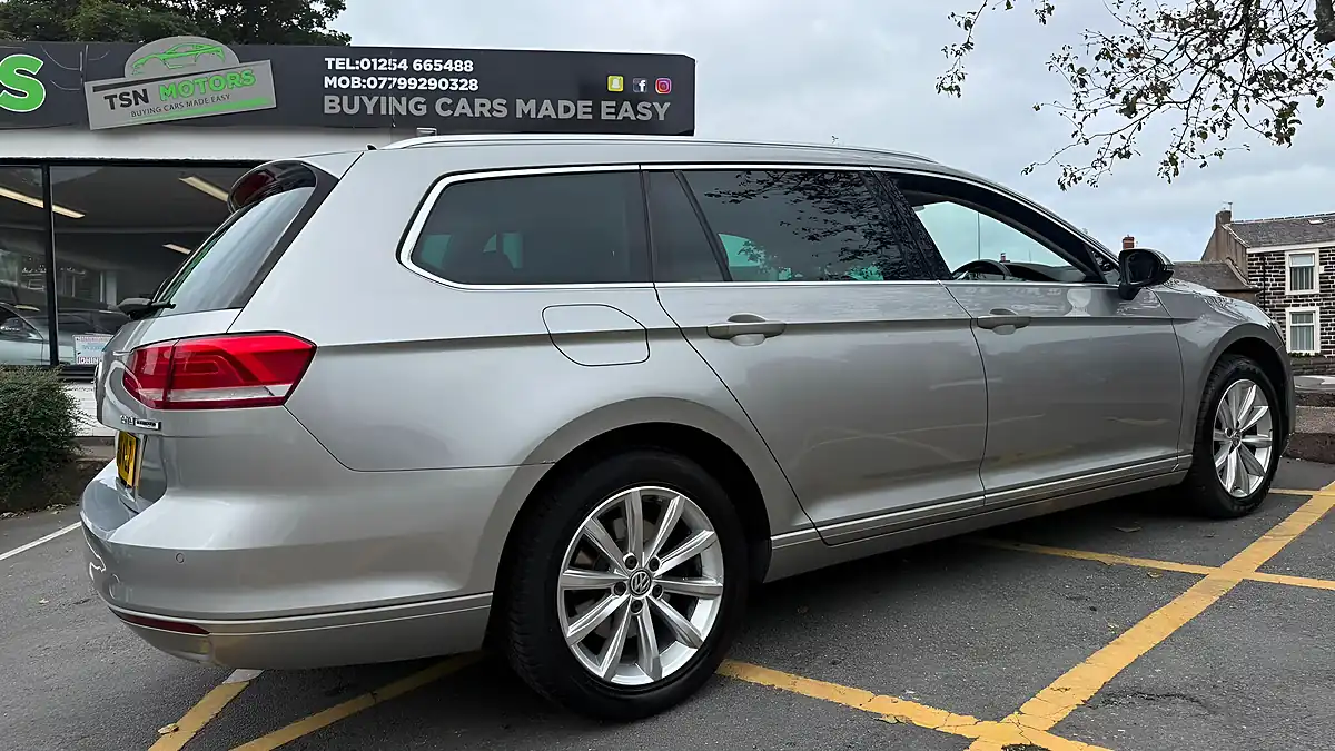 Used 2016 Volkswagen Passat Se Business Silver - Interior and Exterior details 12