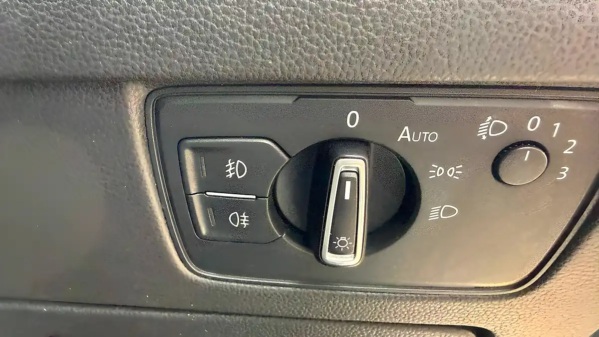Used 2016 Volkswagen Passat Se Business Silver - Interior and Exterior details 14
