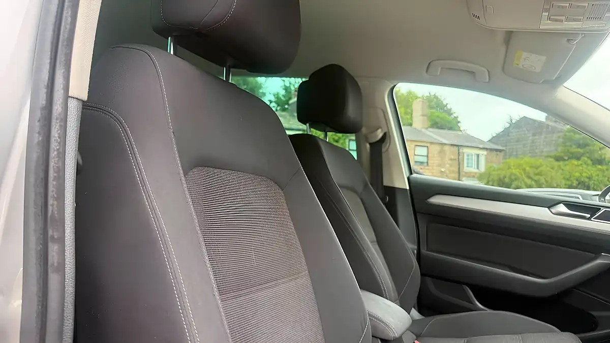 Used 2016 Volkswagen Passat Se Business Silver - Interior and Exterior details 17