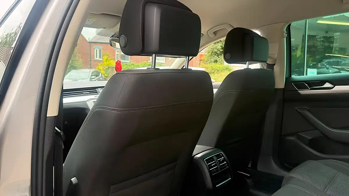 Used 2016 Volkswagen Passat Se Business Silver - Interior and Exterior details 18
