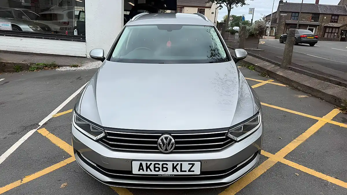 Used 2016 Volkswagen Passat Se Business Silver - Interior and Exterior details 2