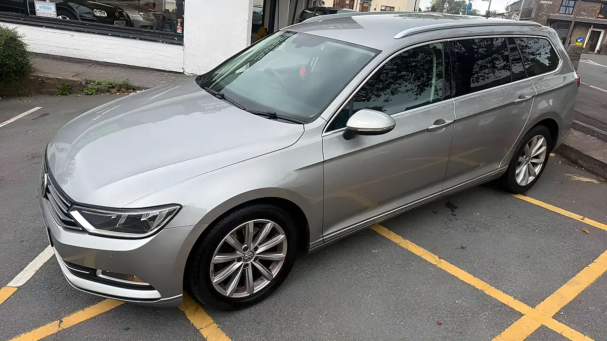 Used 2016 Volkswagen Passat Se Business Silver - Interior and Exterior details 3