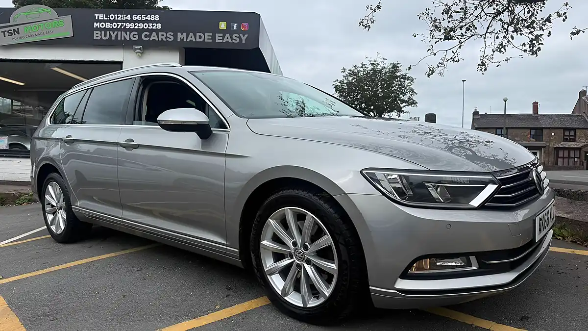 Used 2016 Volkswagen Passat Se Business Silver - Interior and Exterior details 5