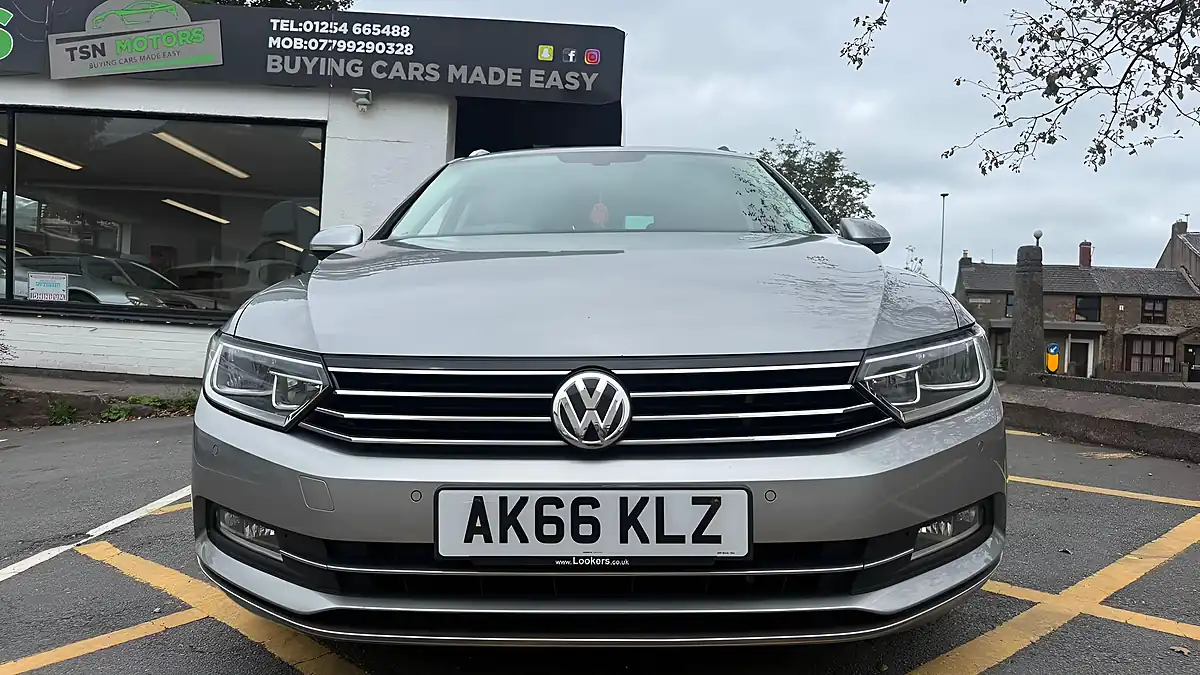 Used 2016 Volkswagen Passat Se Business Silver - Interior and Exterior details 6