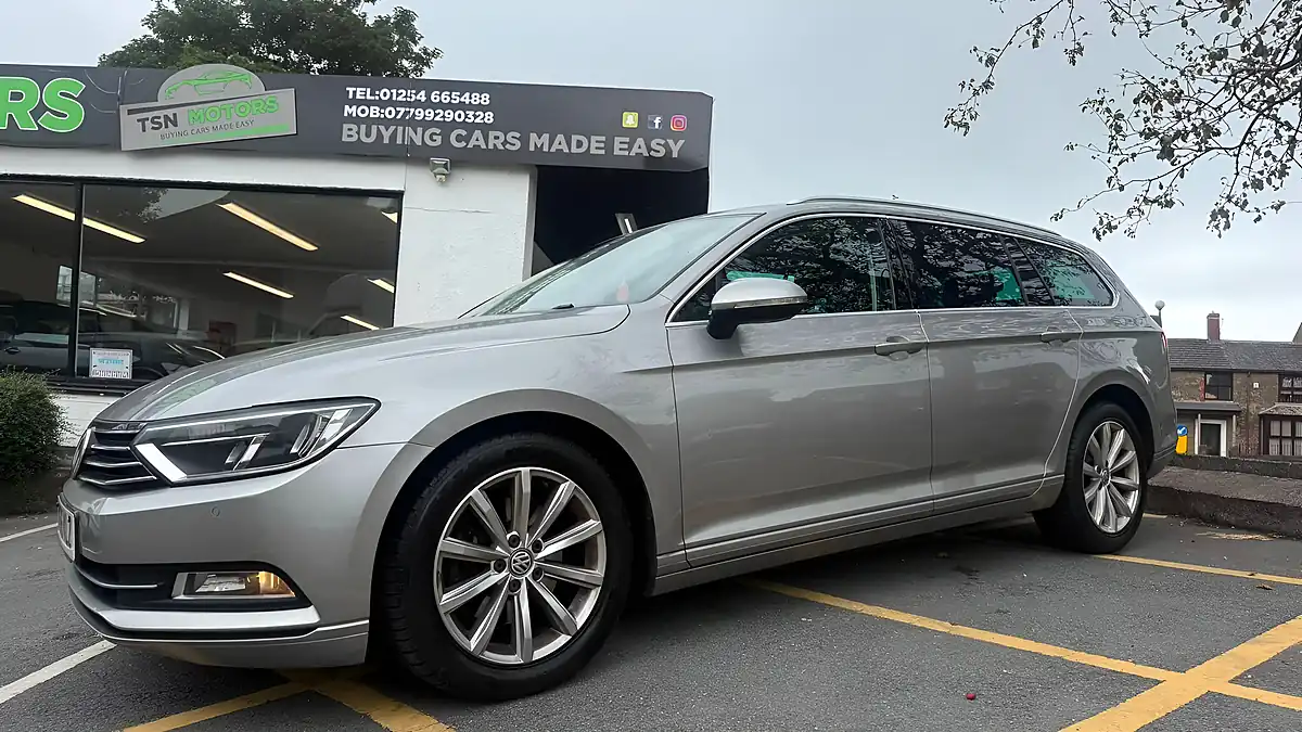 Used 2016 Volkswagen Passat Se Business Silver - Interior and Exterior details 7