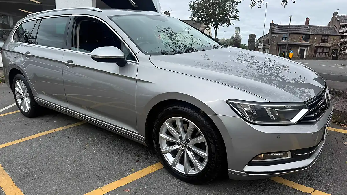 Used 2016 Volkswagen Passat Se Business Silver - Interior and Exterior details 8