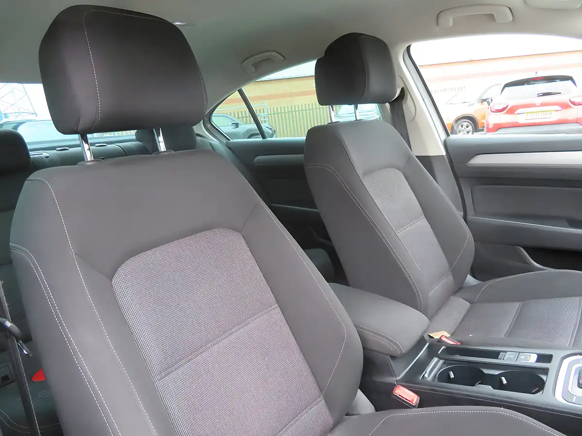Used 2016 Volkswagen Passat Se Business Silver - Interior and Exterior details 13