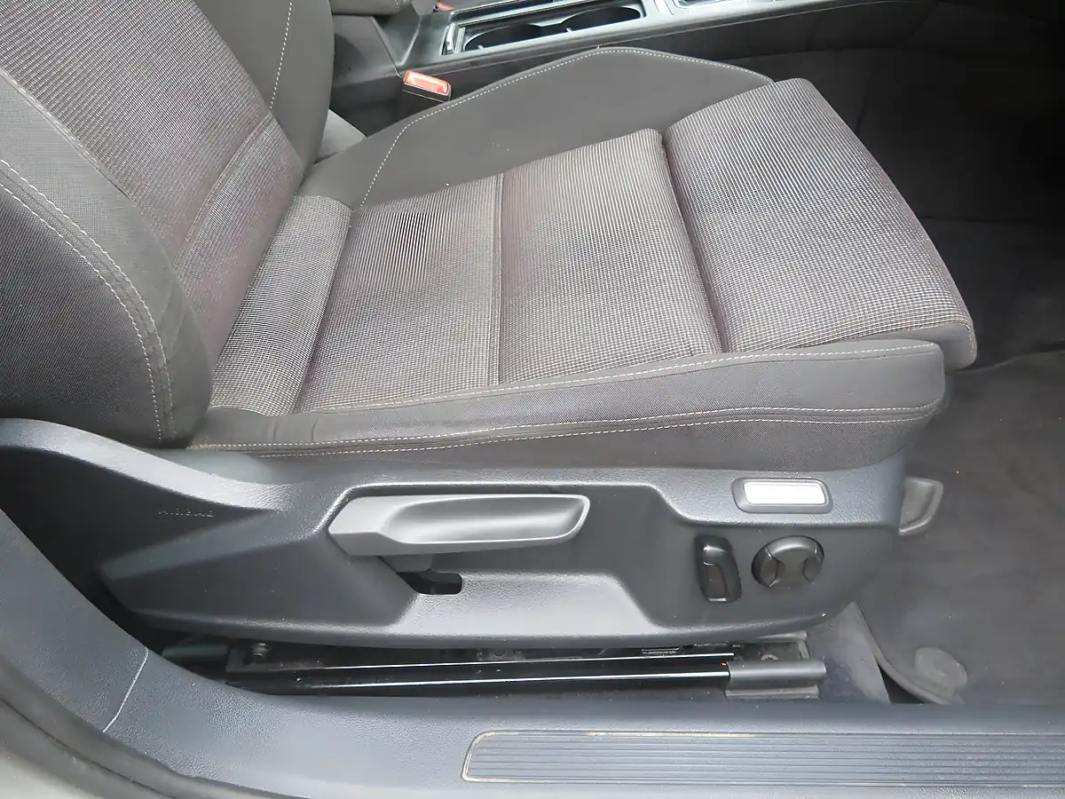 Used 2016 Volkswagen Passat Se Business Silver - Interior and Exterior details 14