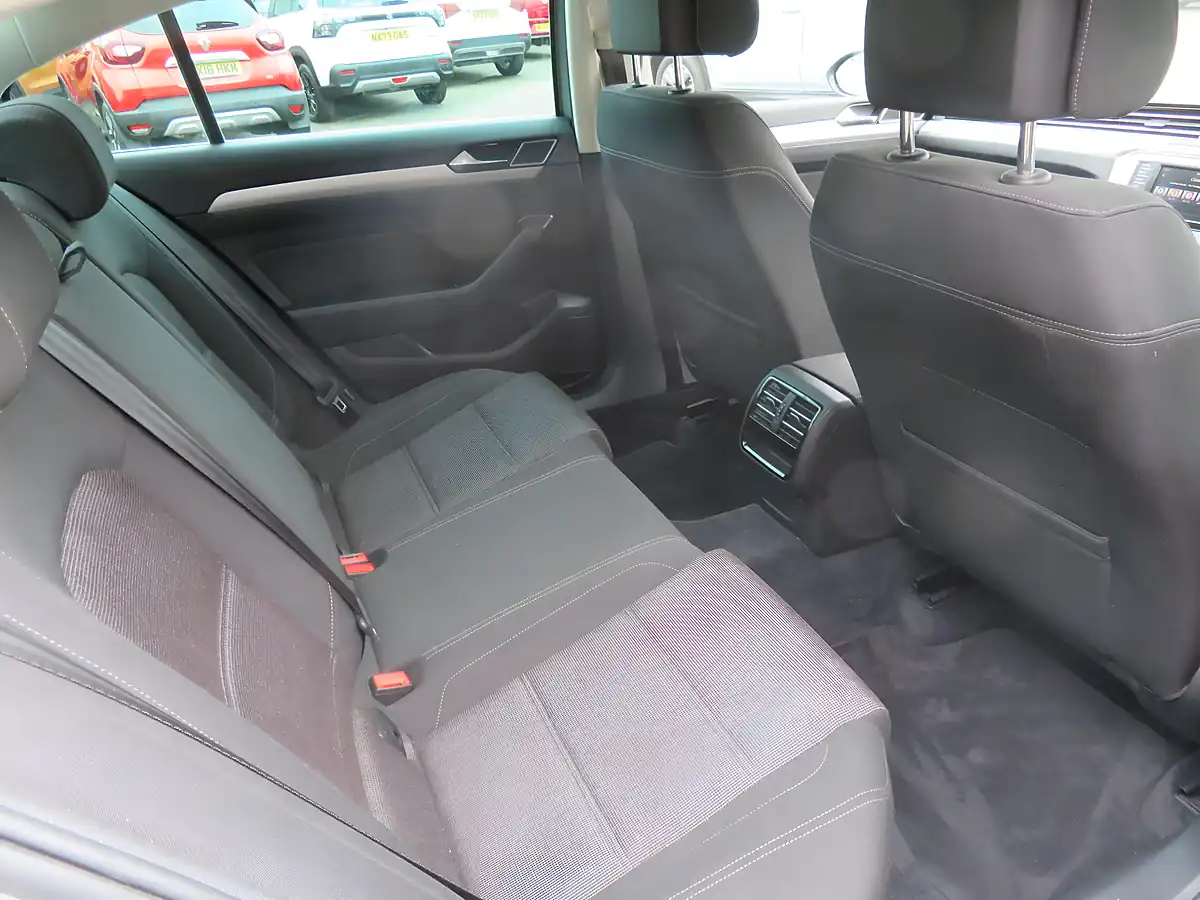 Used 2016 Volkswagen Passat Se Business Silver - Interior and Exterior details 16