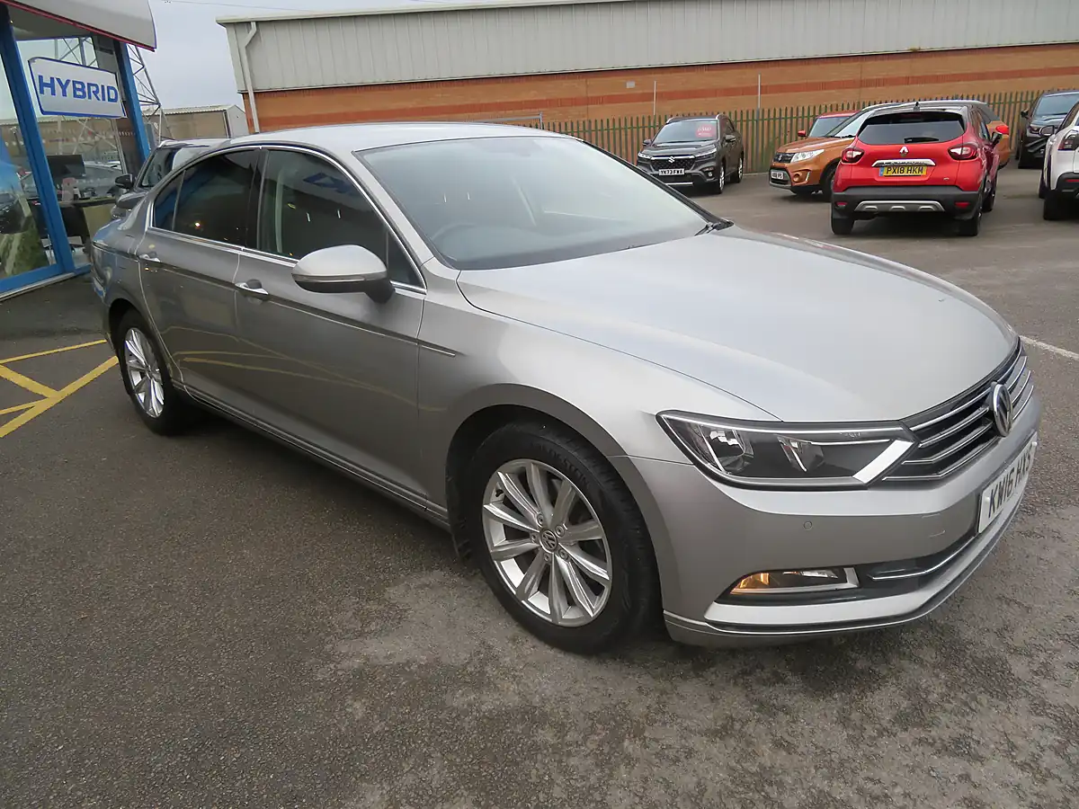 Used 2016 Volkswagen Passat Se Business Silver - Interior and Exterior details 4