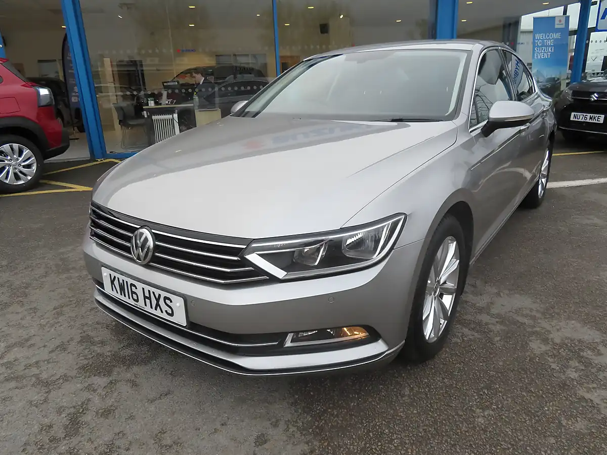 Used 2016 Volkswagen Passat Se Business Silver - Interior and Exterior details 7