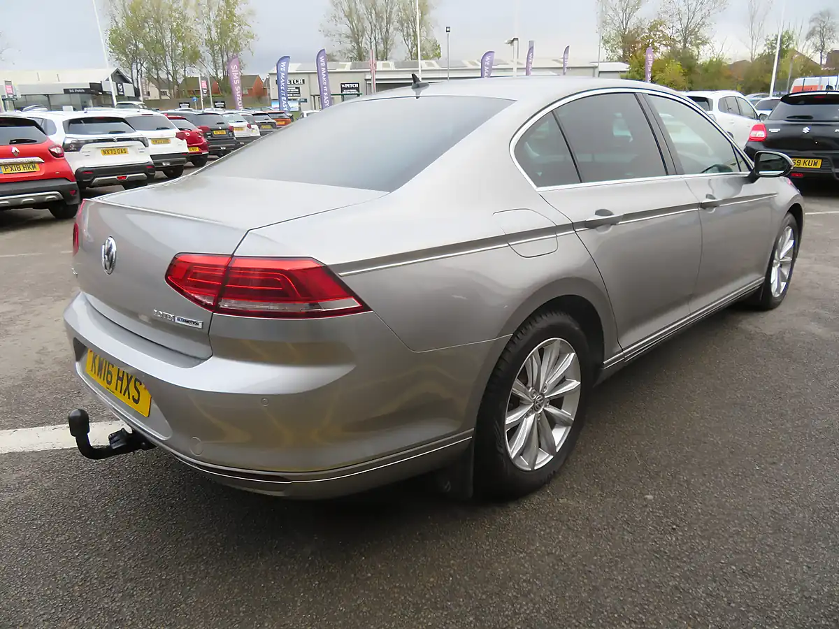 Used 2016 Volkswagen Passat Se Business Silver - Interior and Exterior details 9