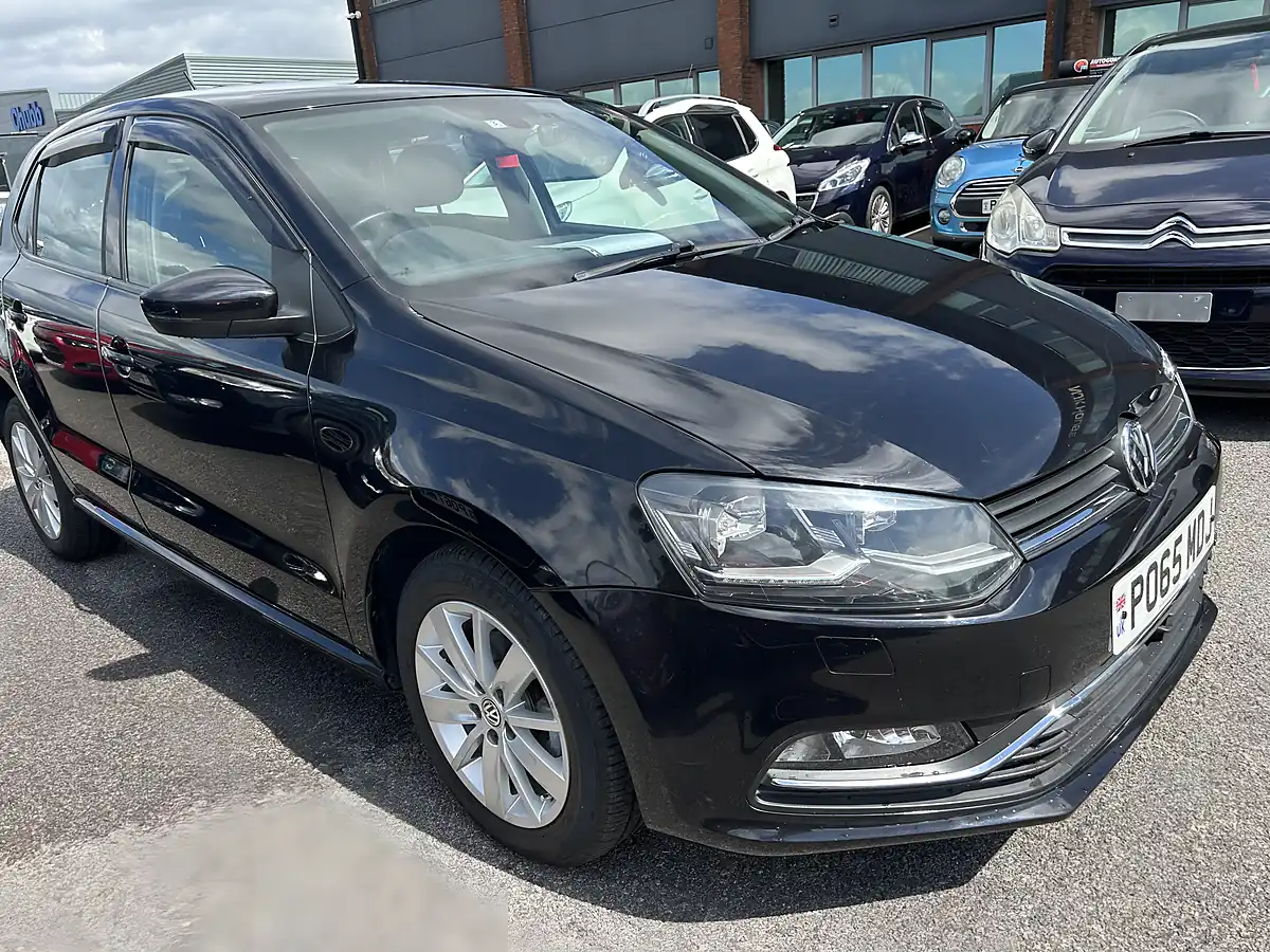 Used 2016 Volkswagen Polo Black - Front View