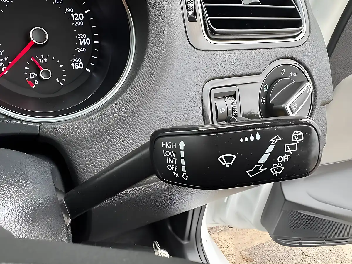 Used 2016 Volkswagen Polo Bluemotion Tech Bluegt White - Interior and Exterior details 17