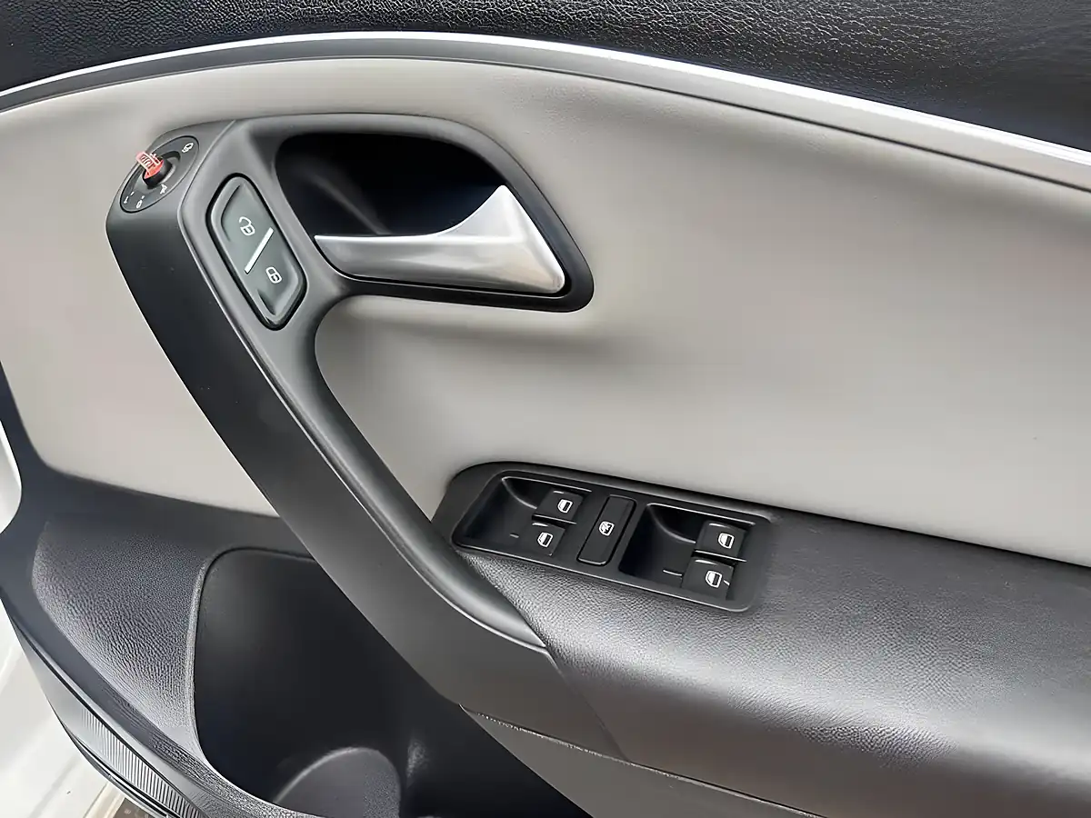 Used 2016 Volkswagen Polo Bluemotion Tech Bluegt White - Interior and Exterior details 18
