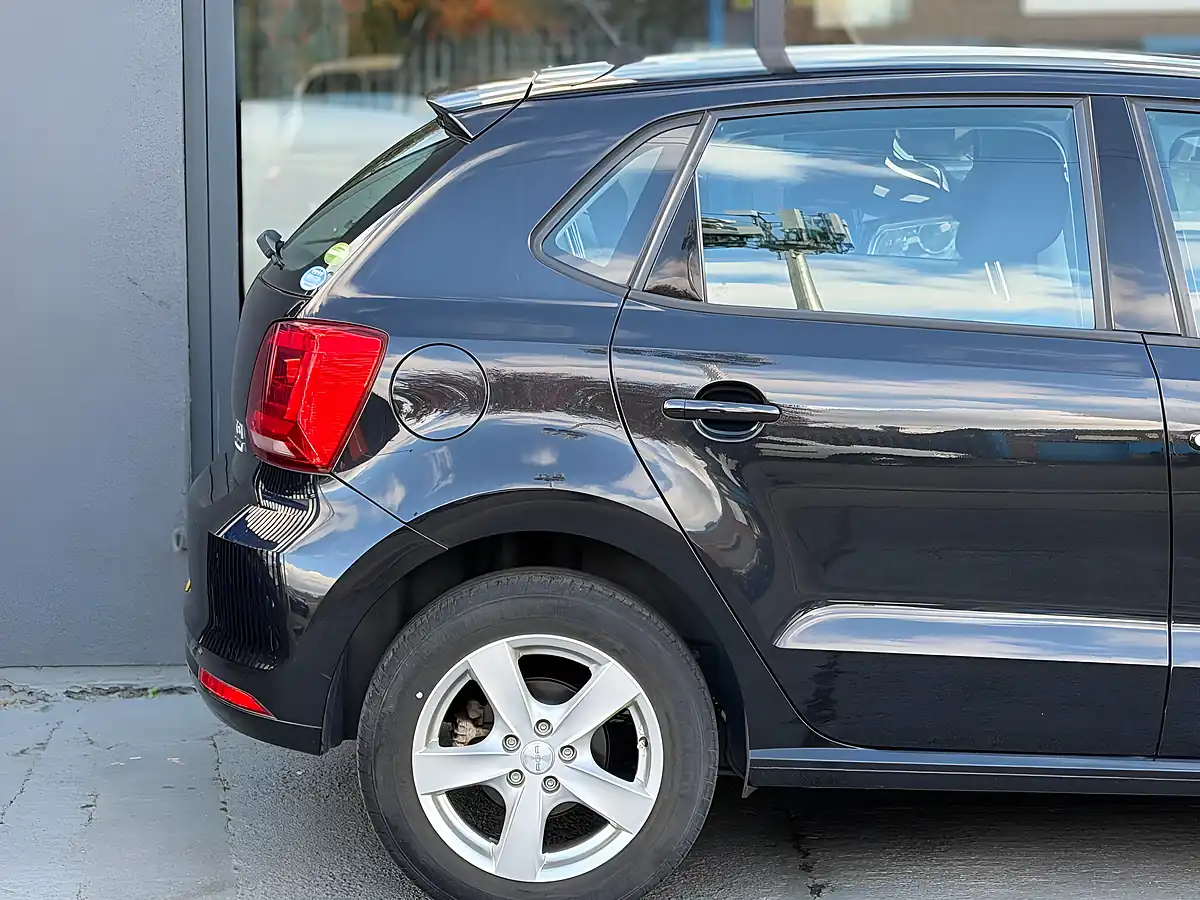 Used 2016 Volkswagen Polo Bluemotion Tech Match Black - Interior and Exterior details 5