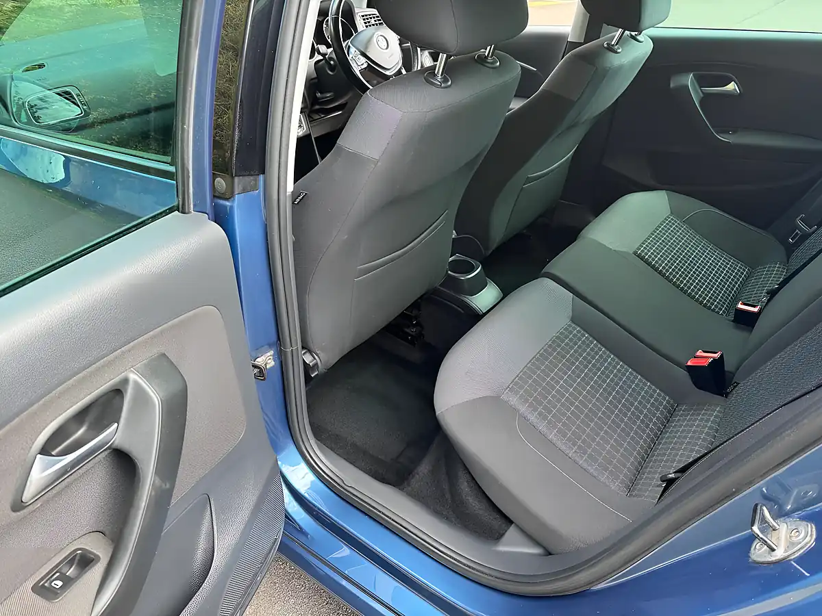 Used 2016 Volkswagen Polo Bluemotion Tech Match Blue - Interior and Exterior details 11