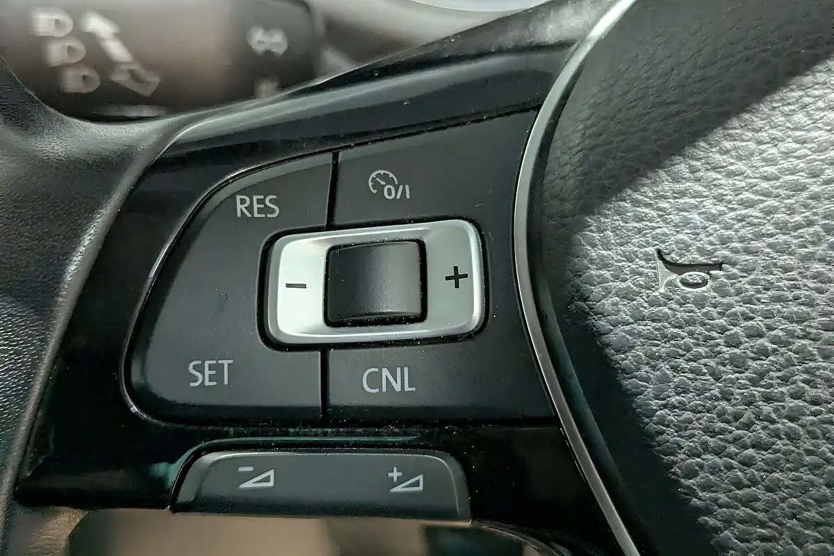 Used 2016 Volkswagen Polo Bluemotion Tech Match Blue - Interior and Exterior details 14