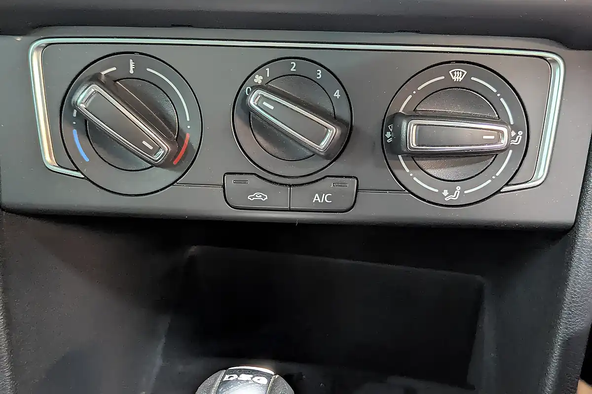 Used 2016 Volkswagen Polo Bluemotion Tech Match Blue - Interior and Exterior details 19