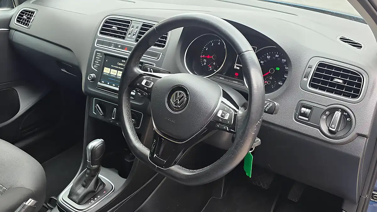 Used 2016 Volkswagen Polo Bluemotion Tech Match Blue - Interior and Exterior details 10