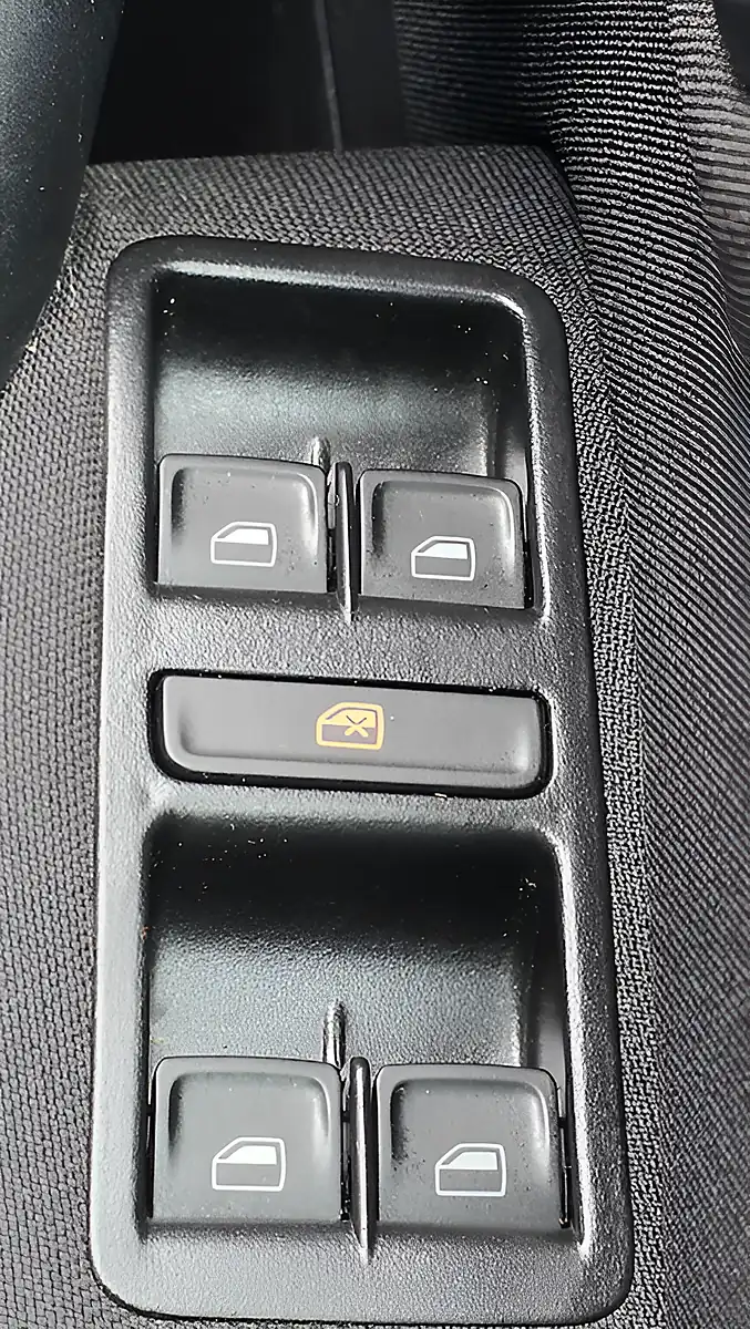 Used 2016 Volkswagen Polo Bluemotion Tech Match Blue - Interior and Exterior details 15