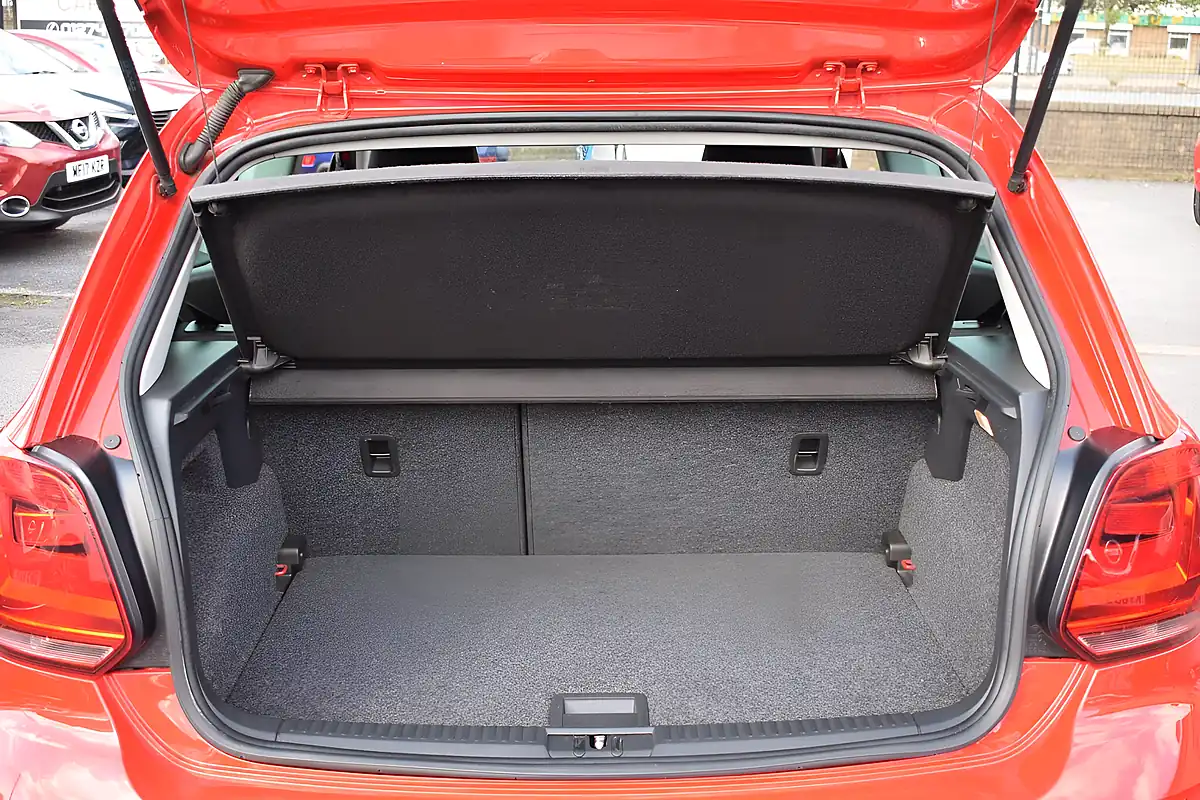 Used 2016 Volkswagen Polo Bluemotion Tech Match Red - Interior and Exterior details 10