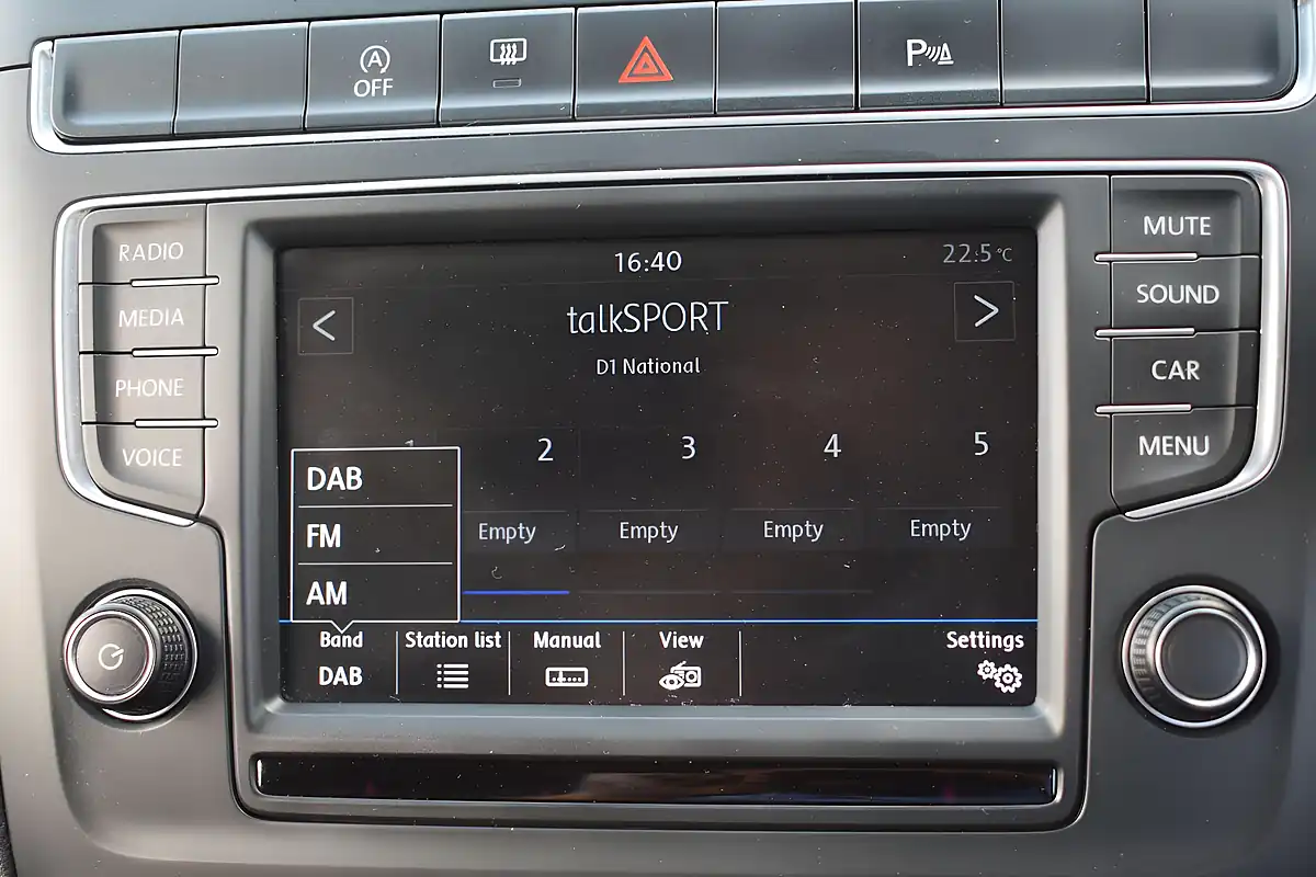 Used 2016 Volkswagen Polo Bluemotion Tech Match Red - Interior and Exterior details 12