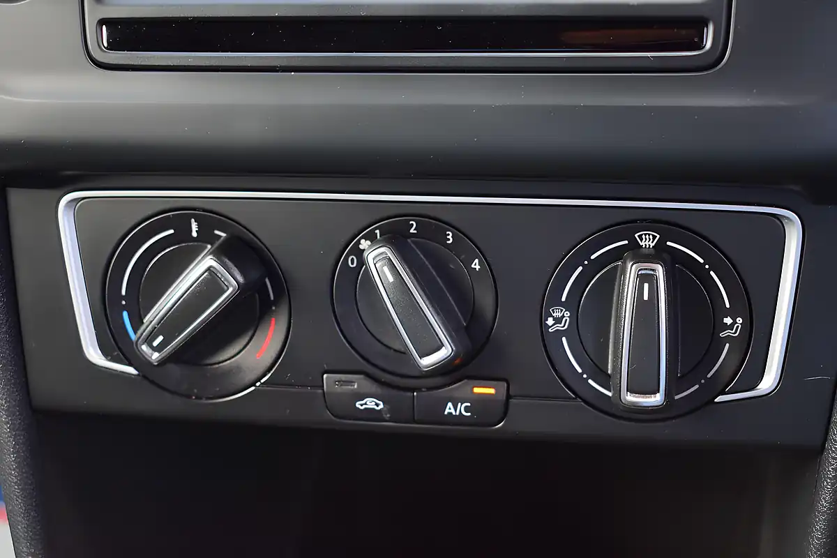 Used 2016 Volkswagen Polo Bluemotion Tech Match Red - Interior and Exterior details 16