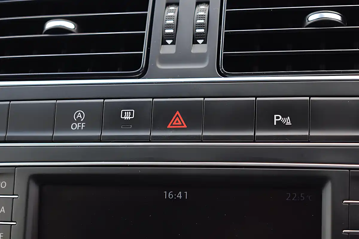 Used 2016 Volkswagen Polo Bluemotion Tech Match Red - Interior and Exterior details 18