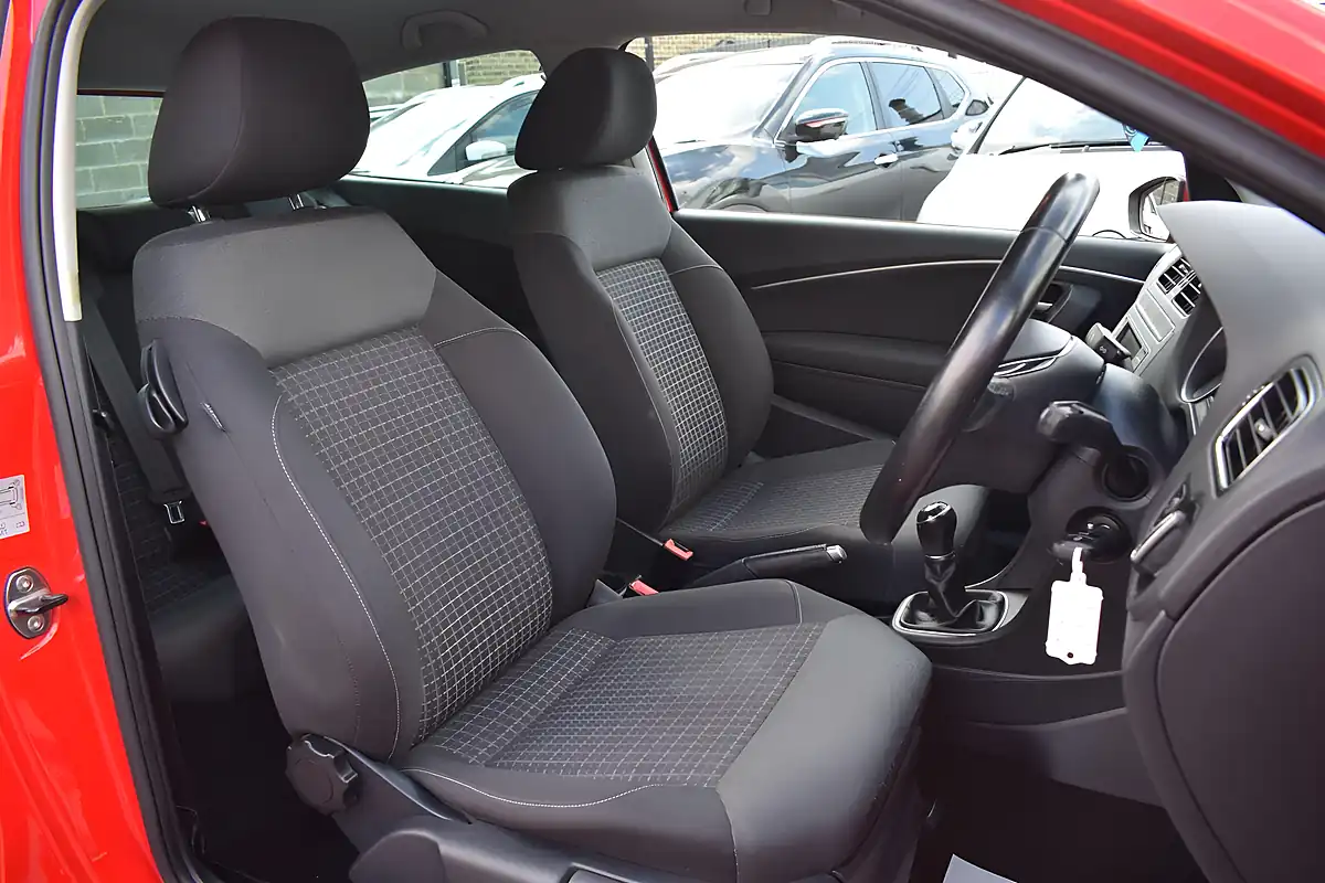 Used 2016 Volkswagen Polo Bluemotion Tech Match Red - Interior and Exterior details 8