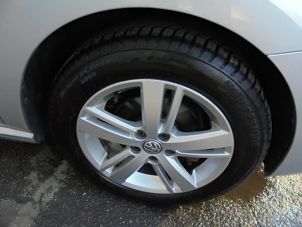 Used 2016 Volkswagen Polo Bluemotion Tech Match Silver - Interior and Exterior details 20