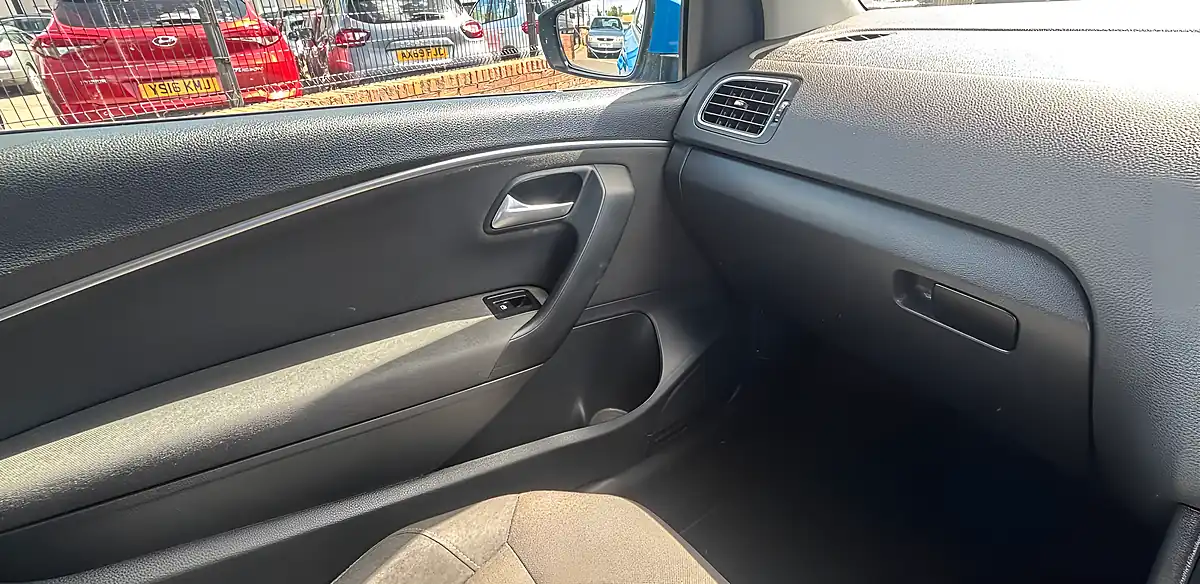 Used 2016 Volkswagen Polo Bluemotion Tech Se Blue - Interior and Exterior details 15