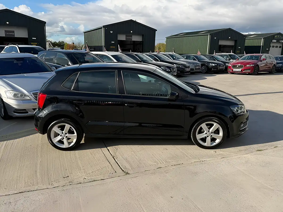 Used 2016 Volkswagen Polo Bluemotion Tech Sel Black - Interior and Exterior details 8