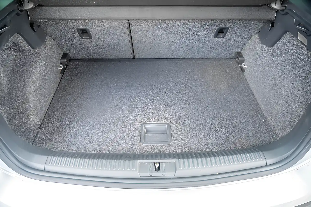 Used 2016 Volkswagen Polo GTI Bluemotion Tech Silver - Interior and Exterior details 15