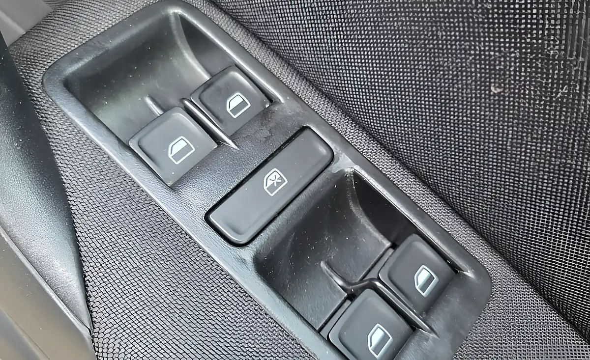 Used 2016 Volkswagen Polo Match Agate Black Metallic - Interior and Exterior details 19