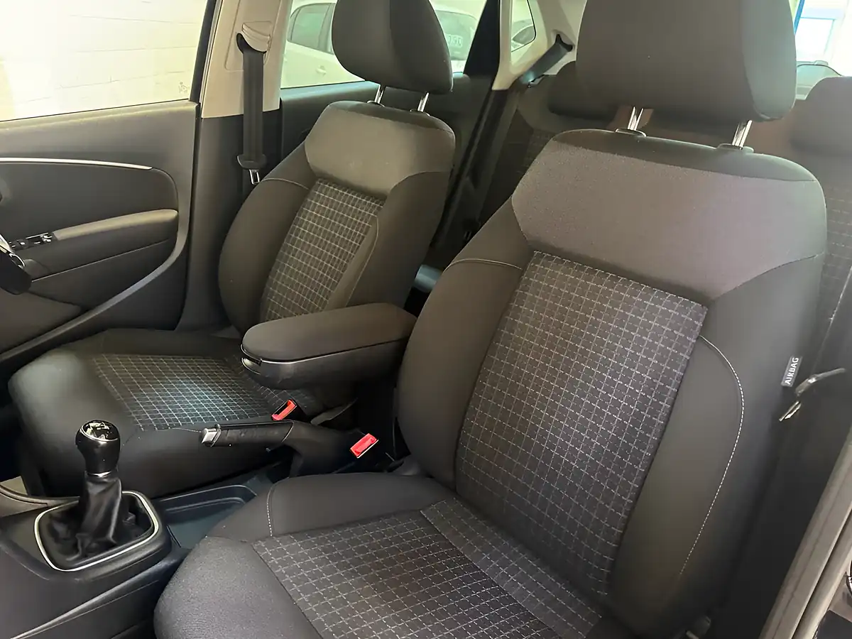 Used 2016 Volkswagen Polo Match Black - Interior and Exterior details 11