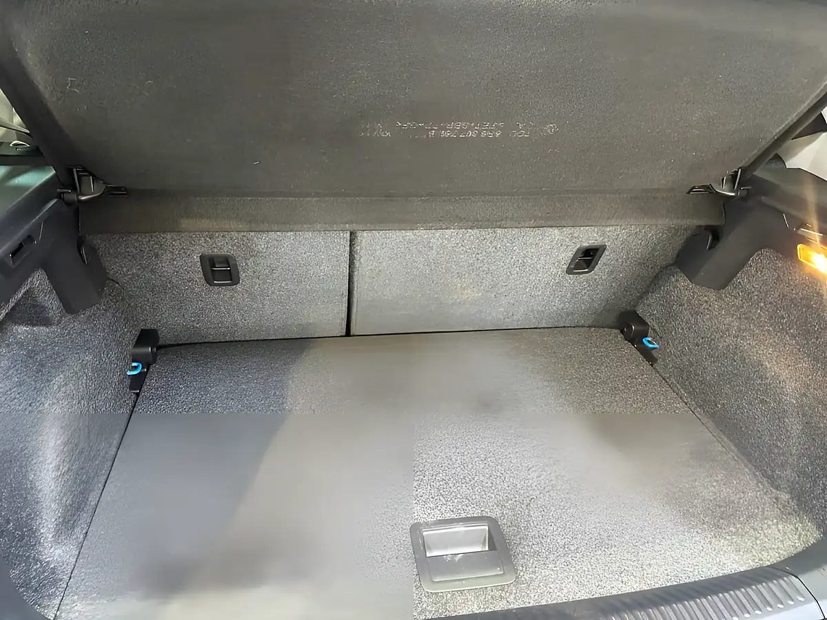 Used 2016 Volkswagen Polo Match Blue - Interior and Exterior details 10