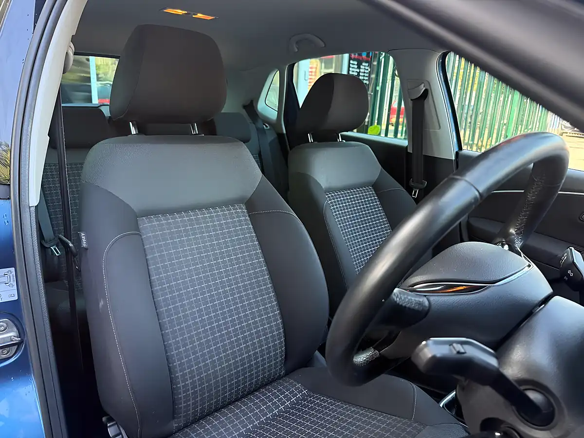 Used 2016 Volkswagen Polo Match Blue - Interior and Exterior details 11