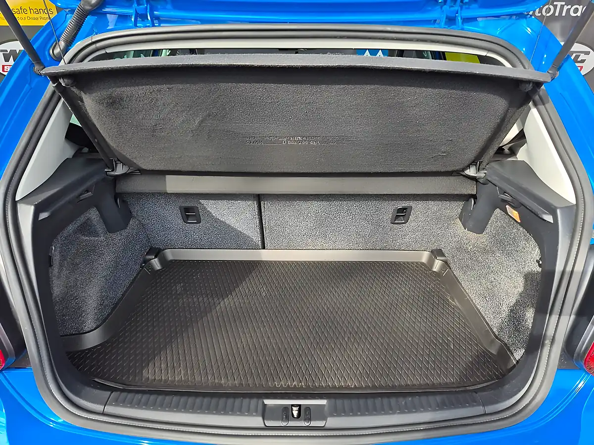Used 2016 Volkswagen Polo Match Blue - Interior and Exterior details 11