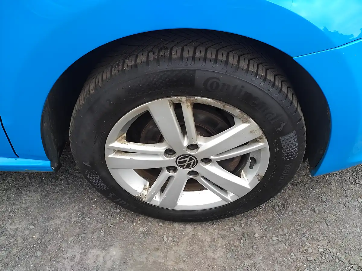 Used 2016 Volkswagen Polo Match Blue - Interior and Exterior details 11