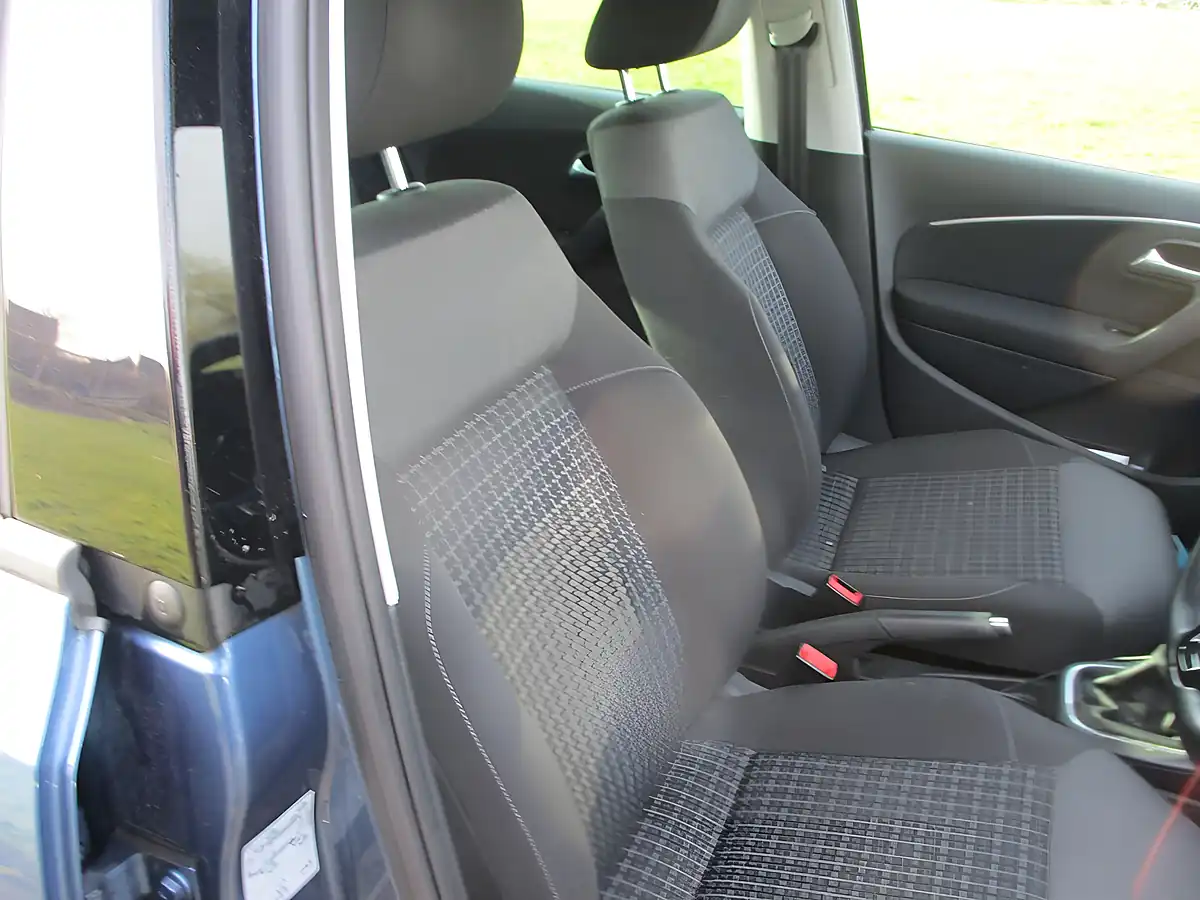 Used 2016 Volkswagen Polo Match Blue - Interior and Exterior details 11