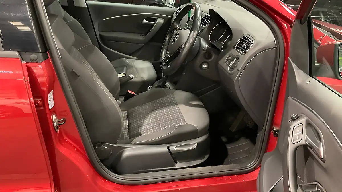 Used 2016 Volkswagen Polo Match Bluemotion Tech Red - Interior and Exterior details 10