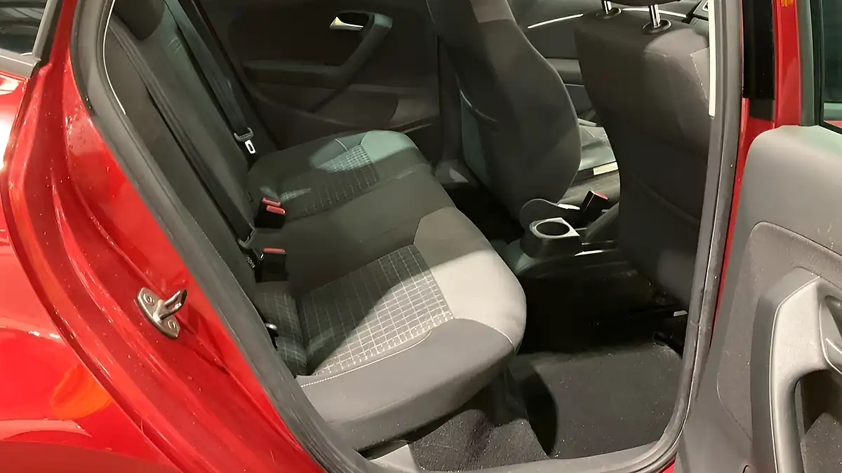 Used 2016 Volkswagen Polo Match Bluemotion Tech Red - Interior and Exterior details 9